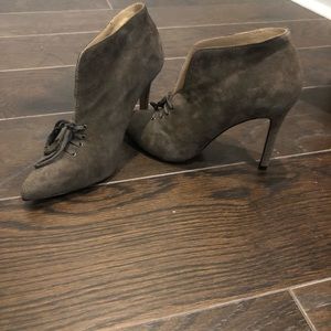 Pour la Victoire suede heels